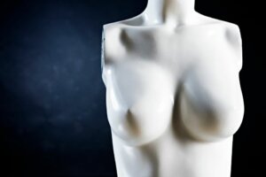 Motiva魔滴失敗後悔怎麼辦?魔滴隆乳後遺症莢膜攣縮的形成與解決方式有哪些?